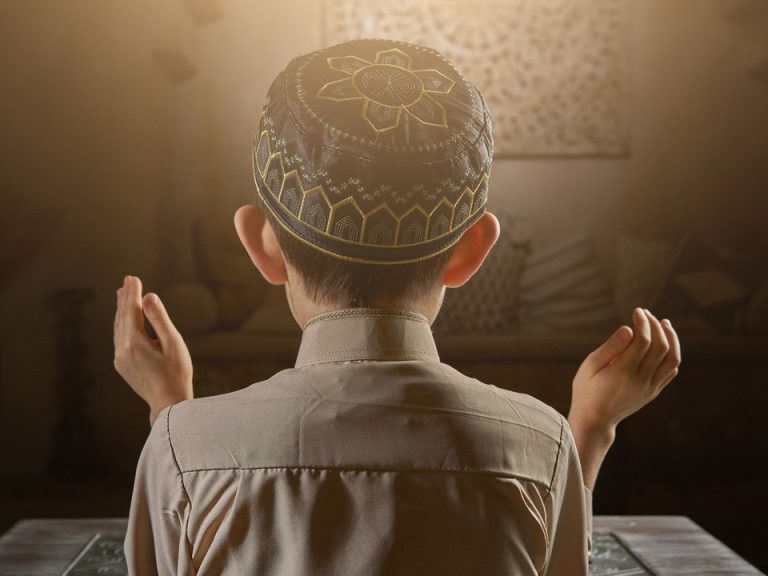 Cara Mendidik Anak Sholih