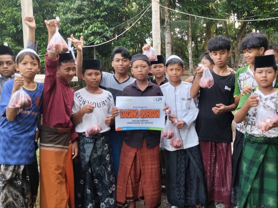 Qurban Berkah ke Pelosok Negeri Bahagiakan Para Santri