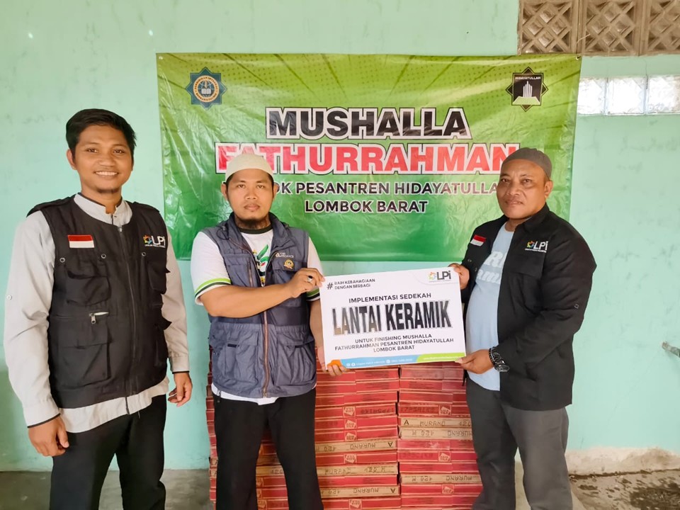 LPI Bantu Finishing Lantai Musholla, Wujud Dukungan Publik yang Terus Menguat